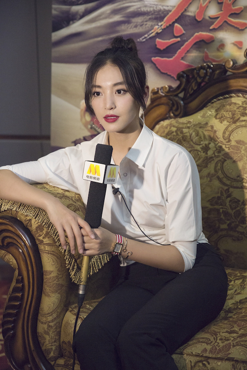 尤靖茹《沙漠之心》被怒赞 二十越野车巡游造势