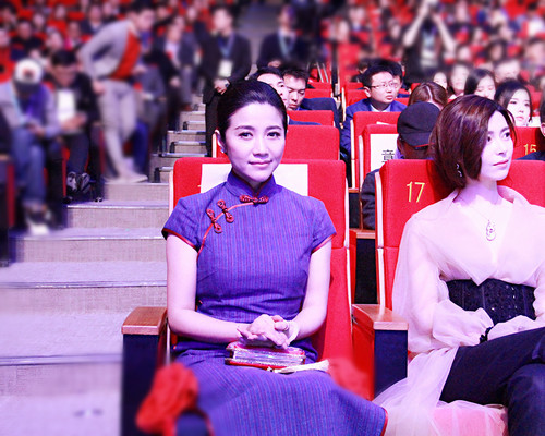 英国电影季开幕颜丙燕旗袍亮相尽显古典美