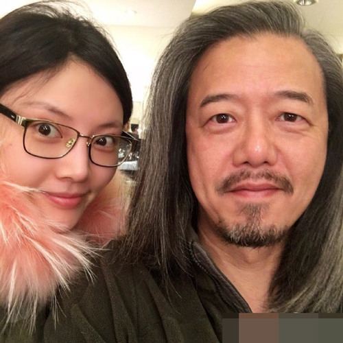 徐冬冬与张锦程日前,人气小青衣徐冬冬社交平台晒图与"傅老大"张锦程