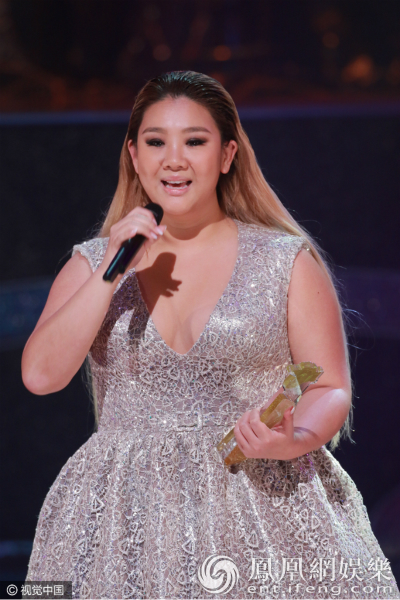 胡定欣陈展鹏劲歌金曲奖再组cp获奖 郑欣宜深v爆乳