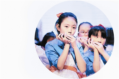 用口琴吹奏幸福童年