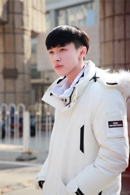 张逸杰现身北电艺考 网友:最帅北电艺考生_娱乐频道_凤凰网