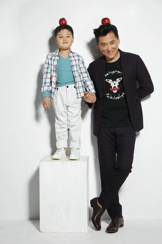 刘小锋点亮情人节 父子温馨互动