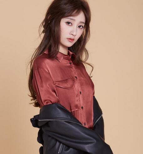 鳕熊早春皮衣写真攻气十足演绎冷艳范儿