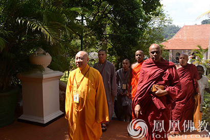 佛牙寺捐赠法显大师铜像千年法缘地久天长