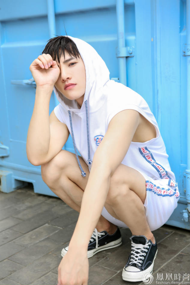 黄圣池运动写真曝光 阳光帅气尽显运动风姿