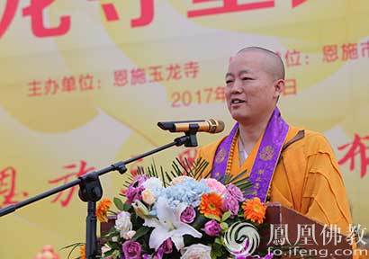 资讯明杰法师主持玉龙寺重光奠基大典(图片来源:凤凰佛教 摄影:徐上杰