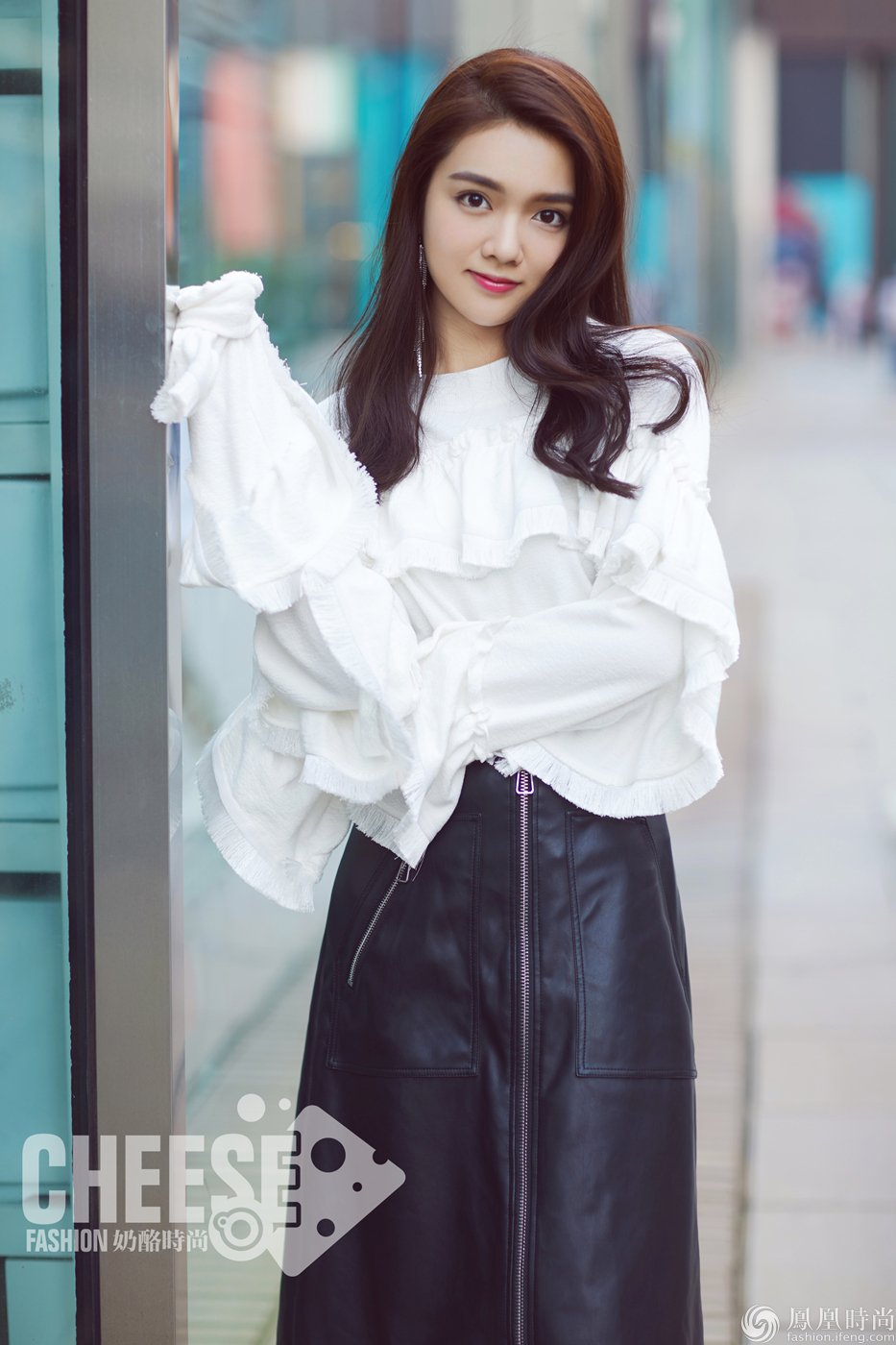 "人间董小姐"圈粉!校花赖婧写真甜美似糖果