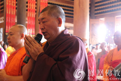 云南省佛教协会驻会副会长,昆明宝华寺方丈崇化大和尚共同主法(图片