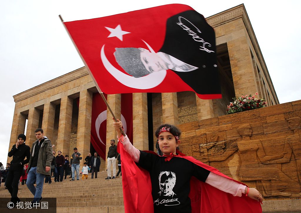 土耳其举行盛大仪式庆祝建国94周年