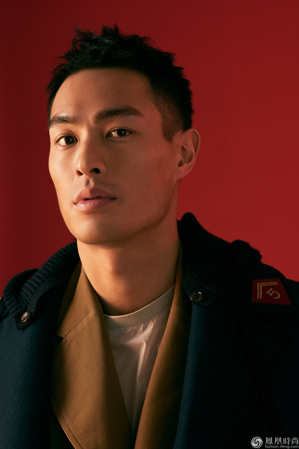 杨佑宁扛鼎近20亿票房 曝男友系大片秀性感臂肌