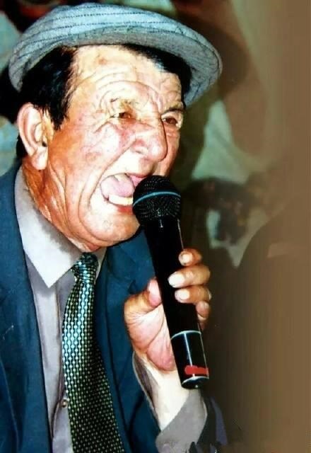 笑星王洋拜师"恰克恰克"一代宗师伊沙木·库尔班