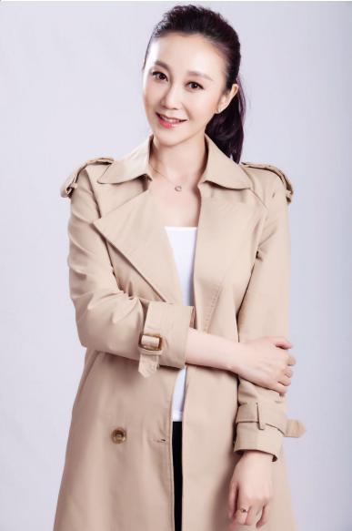 钱晓蕴放弃光芒四溢演艺路做个勤恳的教书匠