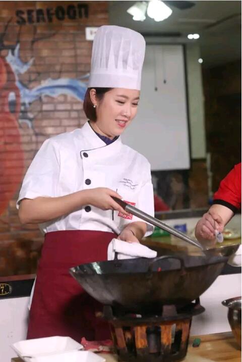 龙虾大赛:厨房出"事故",任良韵做的小龙虾还能吃吗?