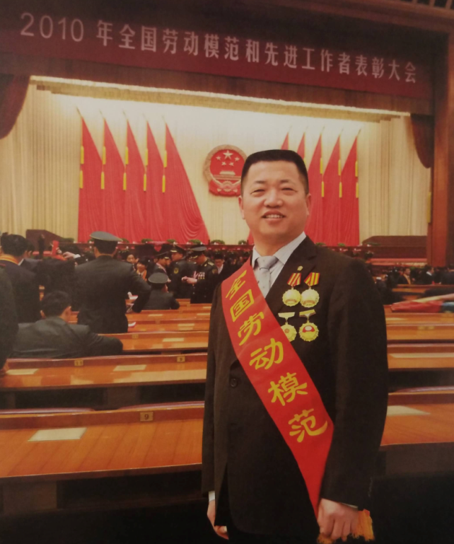 技道并进工匠之风全国劳动模范董利华先生的书法之路