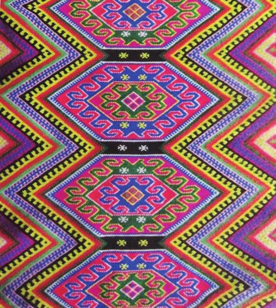 湘西织锦" 西兰卡普" 的图案" 四十八勾",继承了古老的蛙纹.