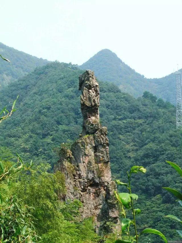 東石筍,形狀有點多,有時候像竹筍,有時候像天書,反正不像普通的山峰.