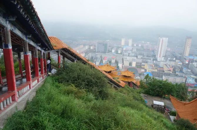 去北山南山老爷山登个高…   再比如