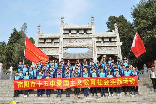 南陽市十五中師生走進南陽市博物館臥龍書院開展讀書學習活動組圖