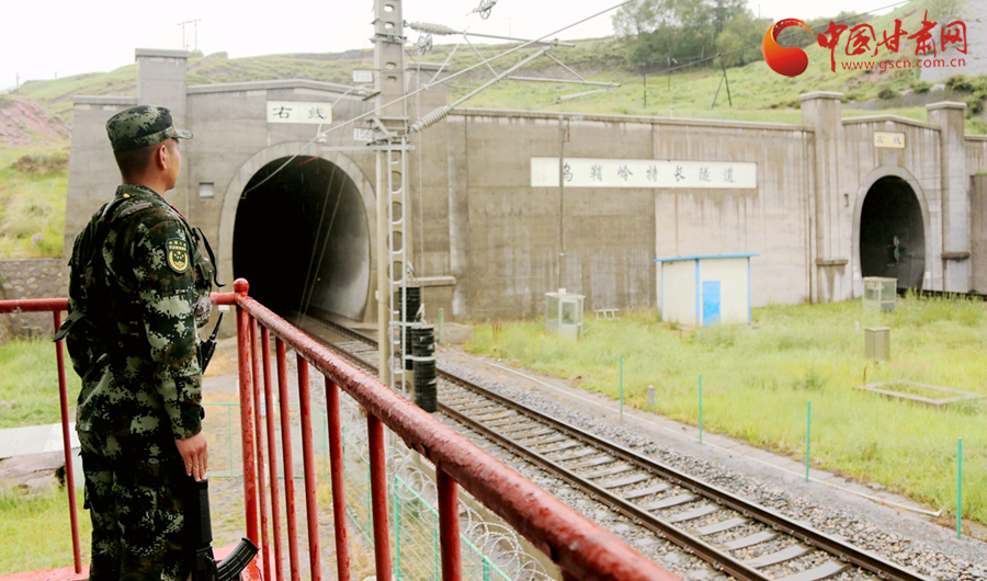 乌鞘岭特长隧道——兰新大动脉的关键地段,地处武威境内,穿越祁连山脉