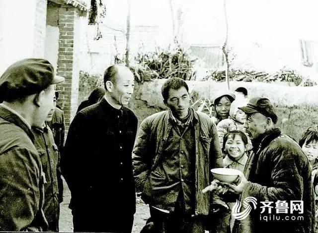 在1977年秋天,周振兴在曹县