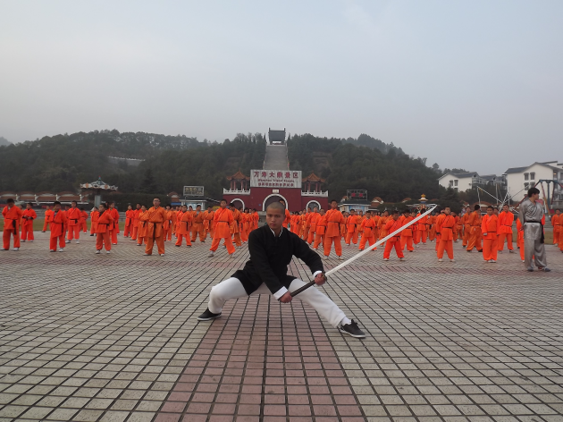 出生在一个武术世家,自幼师从世昌教育集团衡山派武术掌门郑世昌导师