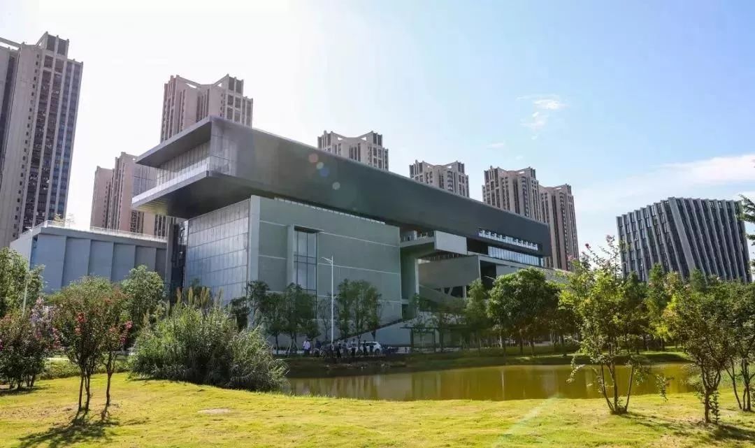 坪山美术馆新馆举行开馆仪式未知城市开展