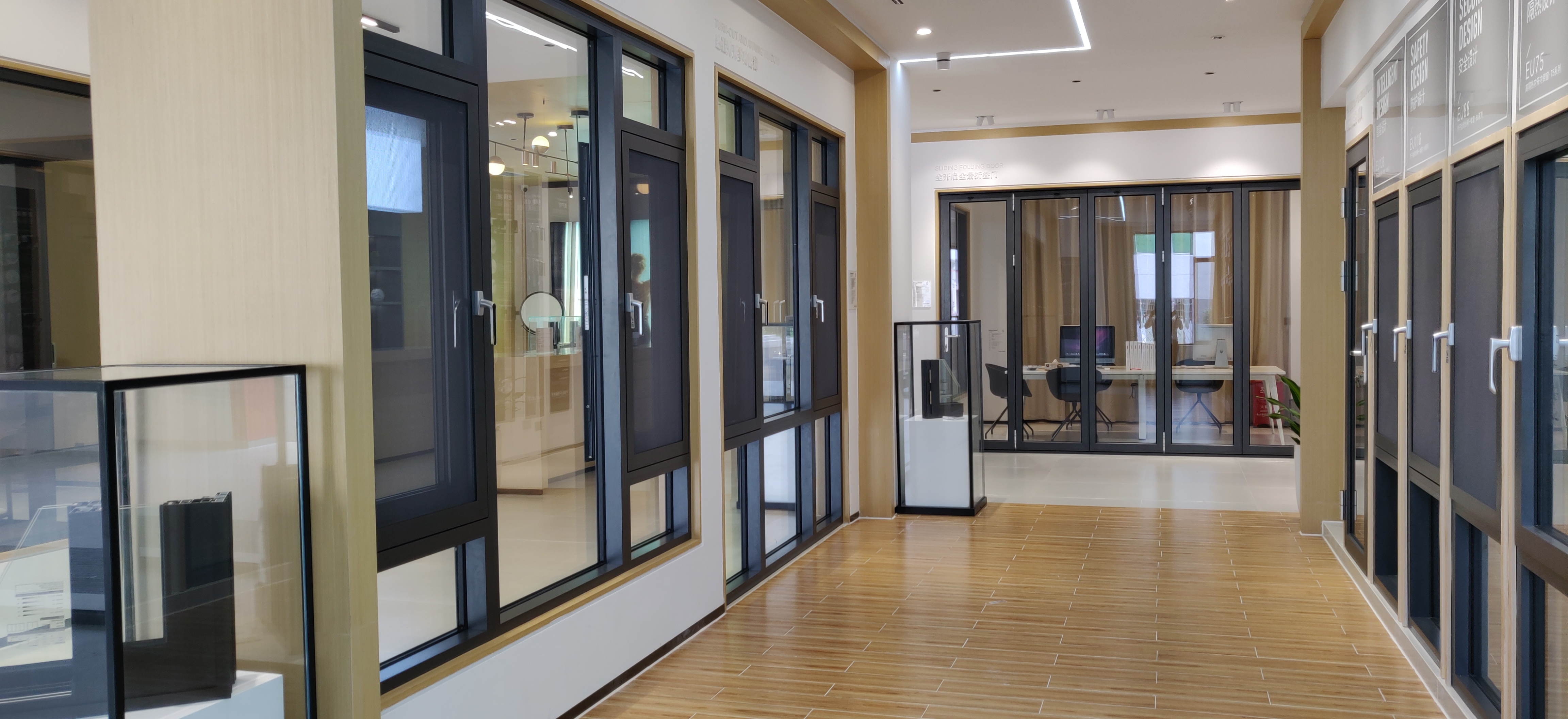 欧式节能系统门窗案例展品系统门窗落地样板展厅参观系统门窗落地样板