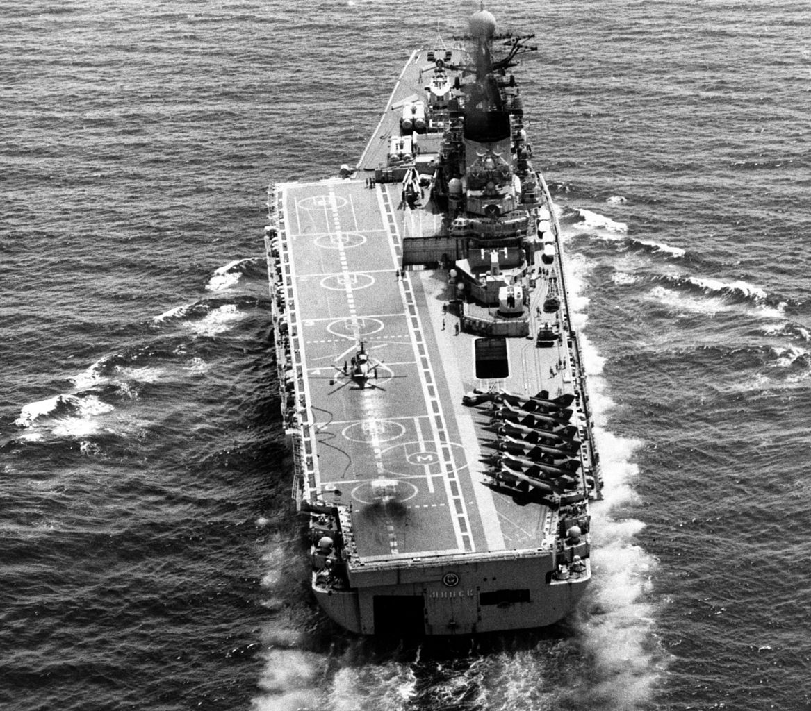 明斯克航母吨位图片