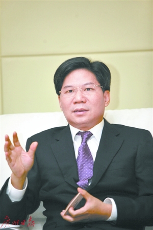 梁荣业罗晓勤陈旭林王耀明(左)叶建华(左)叶惠明麦炽帮原标题:7镇新