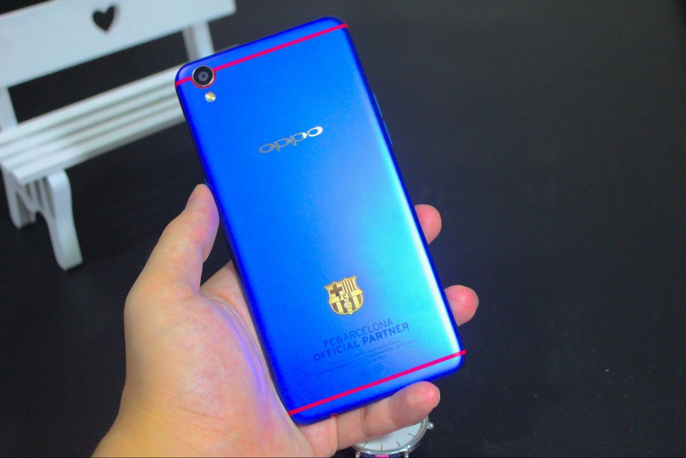 蓝红搭配,oppo r9巴萨定制版美到窒息