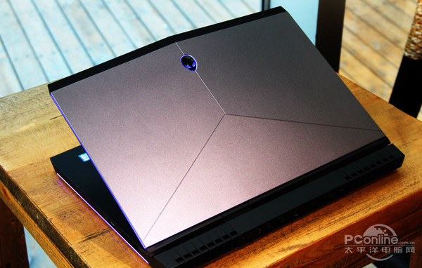 尝鲜丨和戴尔外星人15比玩灯 你只有输的份