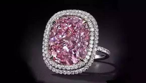 拍卖最贵的钻石戒指(世界上拍卖最贵的钻石多少钱)