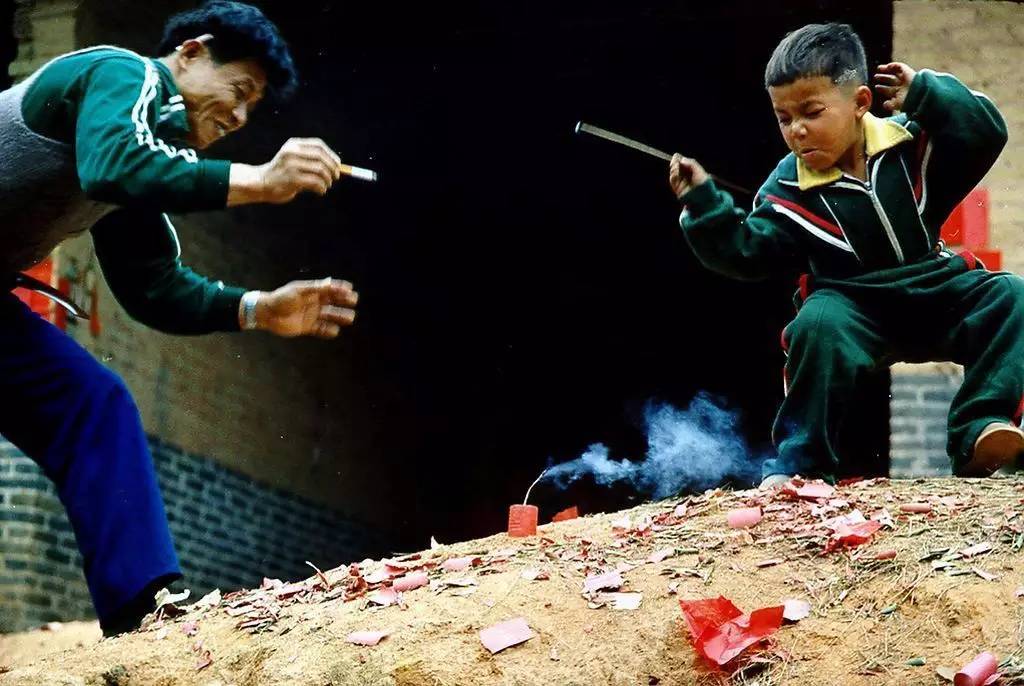 只有鞭炮和聚餐才是中国年味儿里的两针鸡血