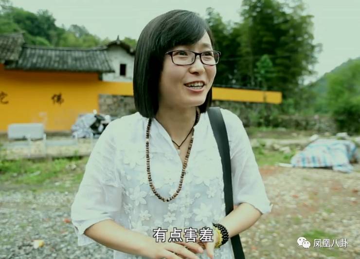 出生于80年末,也被封为"中国最帅80后和尚"↓↓ 女弟子看到他都会情不