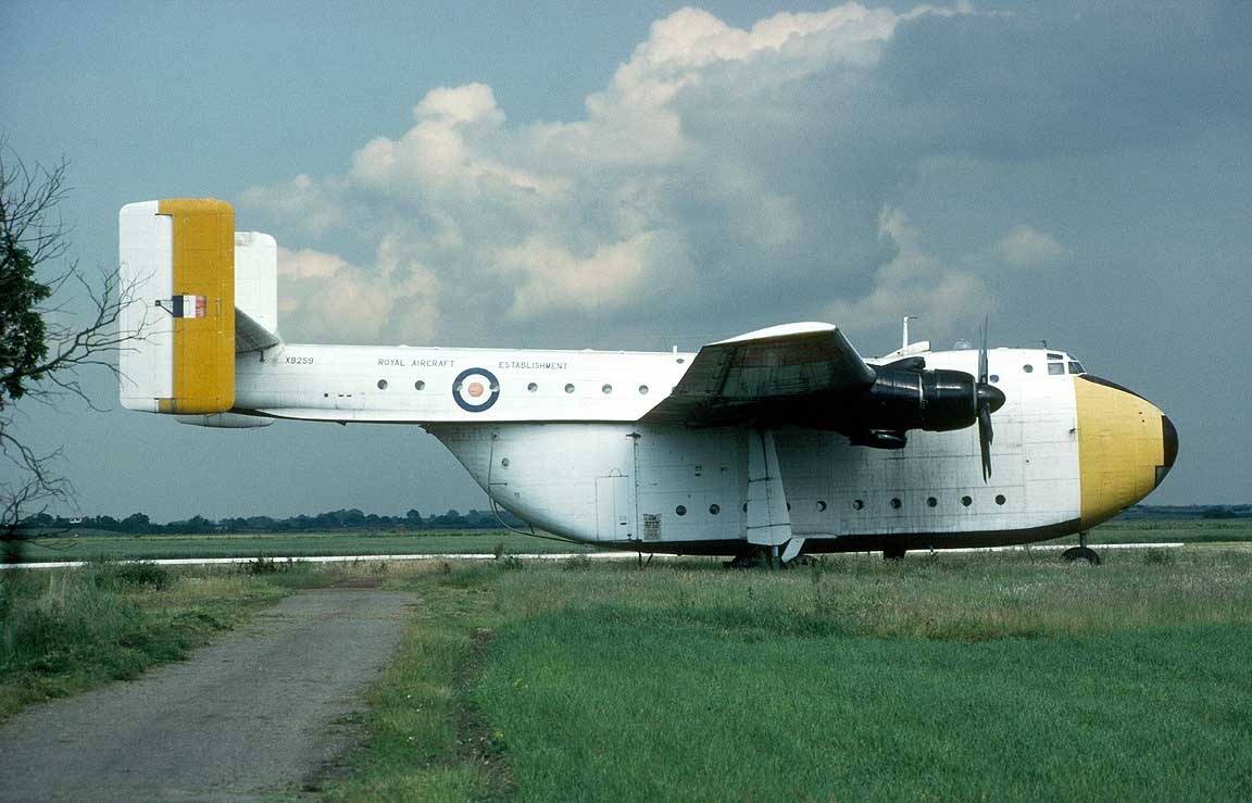 英国运输机惊人设计尾梁也能装三十多个人