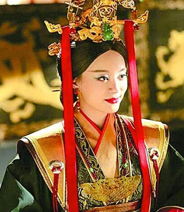 又坐上了皇后的宝座;辽景宗死后年幼的辽圣宗继位,萧绰便成了皇太后