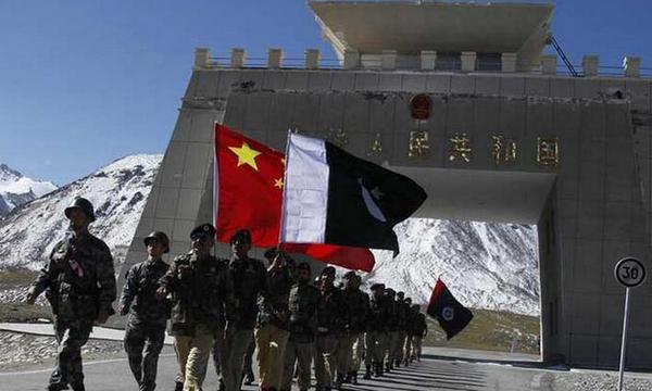 只有巴基斯坦一个,在中巴的边境线上,驻守在那的中国官兵只有60多人
