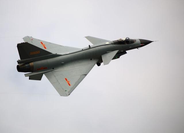 歼10经过改装竟然威力如此巨大?媒体道出其中重要"原因"