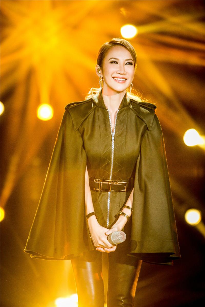 4月22日《歌手》2017巅峰会 往届歌王再回归携手本季歌手唱公益_凤凰