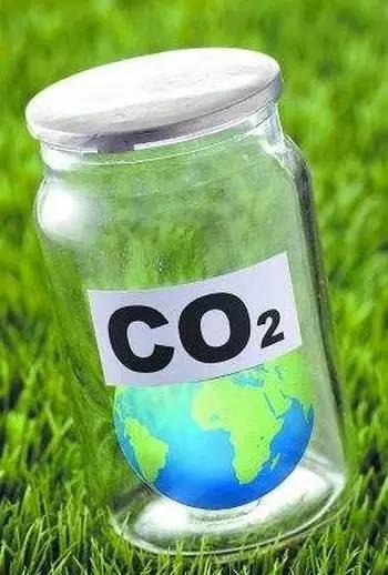 即使用特殊的催化剂,将co2和环氧乙烷(或环氧丙烷)等量混合,制成新的