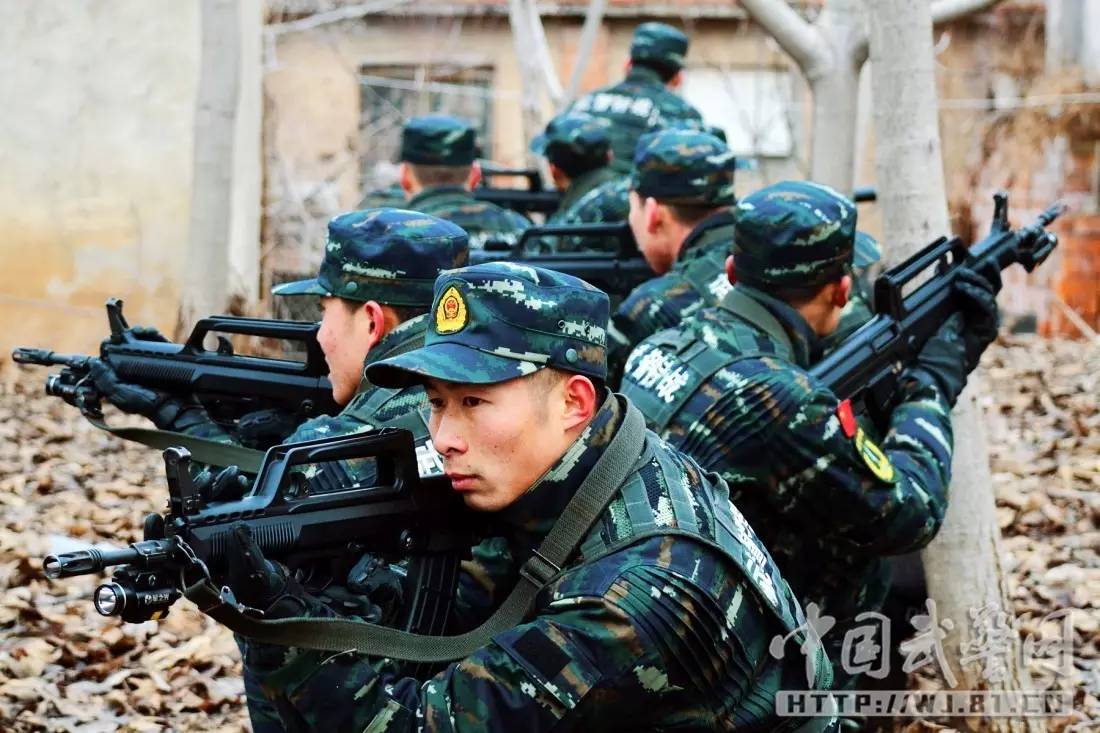 光影拍客|用相片展现军人的铁血豪情