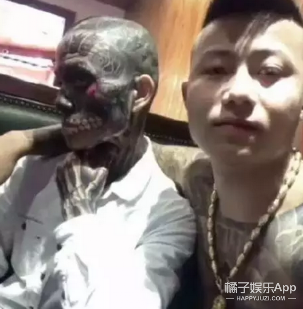 僵尸男孩成新一代网红可这种行为到底是艺术还是被逼无奈