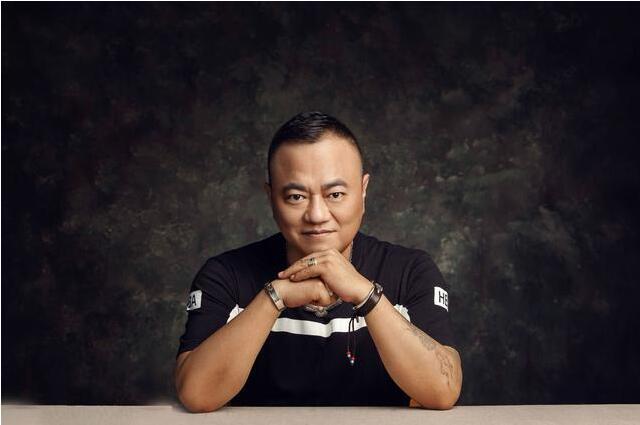 他曾是有名的黑老大 却凭实力成为本山传媒二把手_凤凰网娱乐_凤凰网