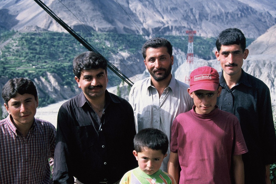 这些人相信他们的祖先是跟随亚历山大东征的古马其顿人,但dna显示他们