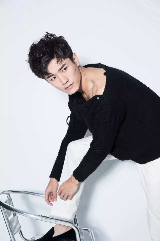 吴昕,郑凯带队,顶级球星加盟,青年演员上白与你一起玩转足球之都!