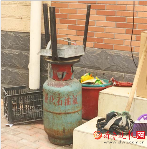 6年前就该报废"螺丝瓶"还在用 济南街头小吃摊液化气钢瓶超期服役隐患