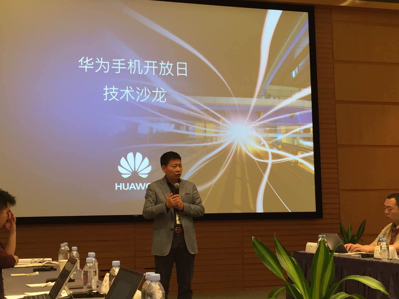 华为余承东称"不诚信内部就会被干掉" 坦言供应链仍具挑战