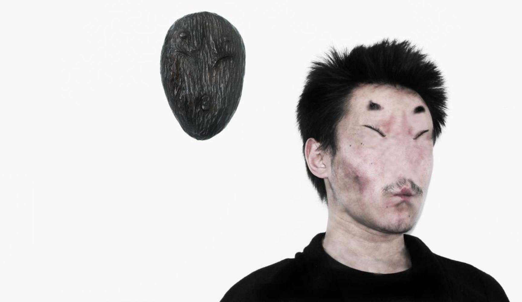 却被一个90后少年,全都在餐盘上记录了下来,成为了一个个鬼魅面具