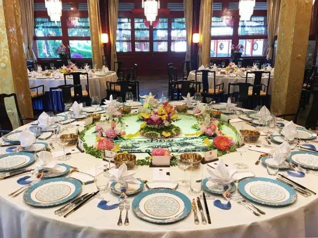 牡丹花为"国花"---雍容华贵,海棠花为"国艳"---艳而不俗,牡丹国色天香